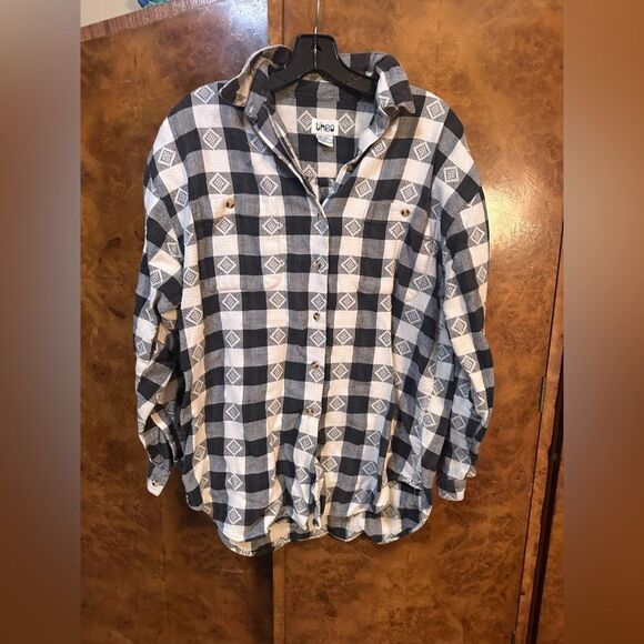 Black and White Plaid Button-Up Shirt - Picture 1 of 7
